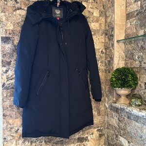 Vince Camuto Black Puffer coat with hood. Like new. Size Smalll